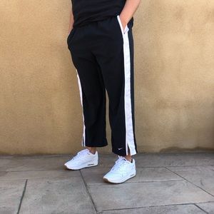 NIKE Women Capris Pants (Black & White)